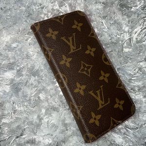 Louis Vuitton authentic monogram case 11 plus